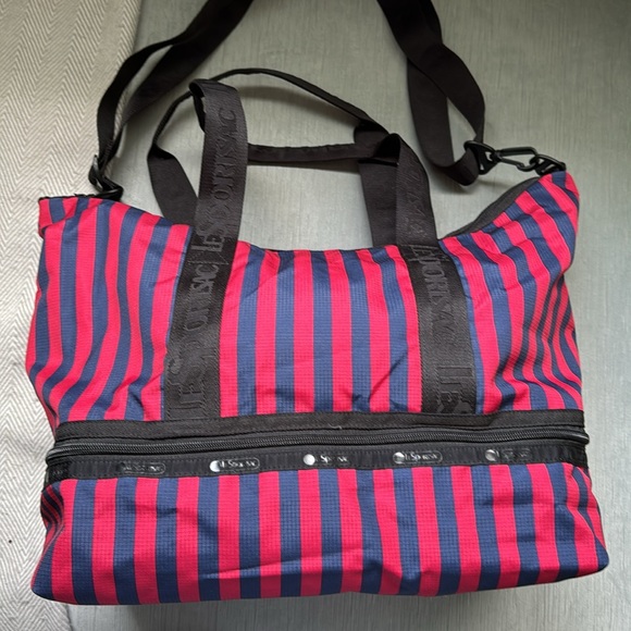 LeSportsac Stripes Duffel NEW - Picture 3 of 7